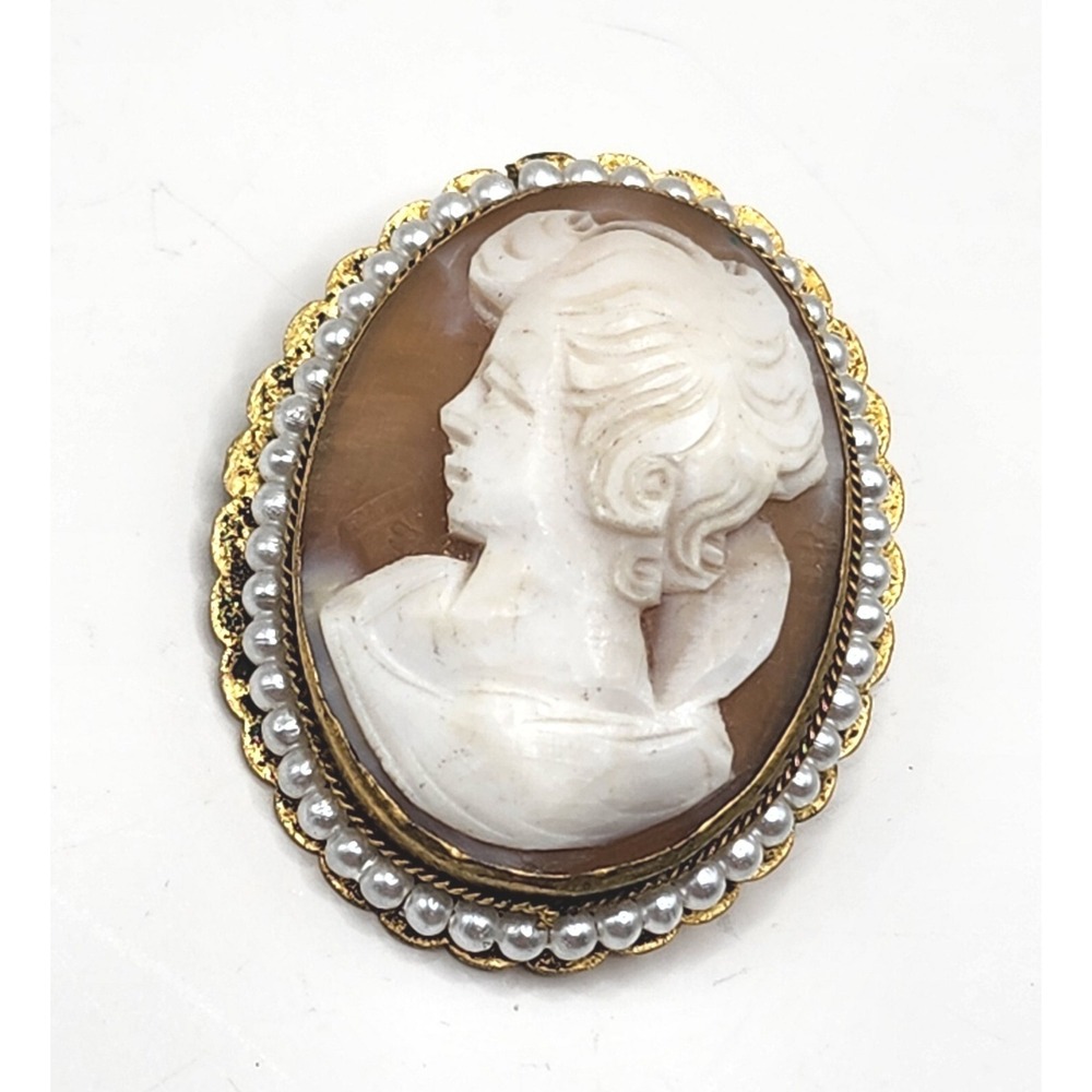 Vintage Cameo Victorian Left Facing Oval Faux Pearl Grandmacore Cottagecore